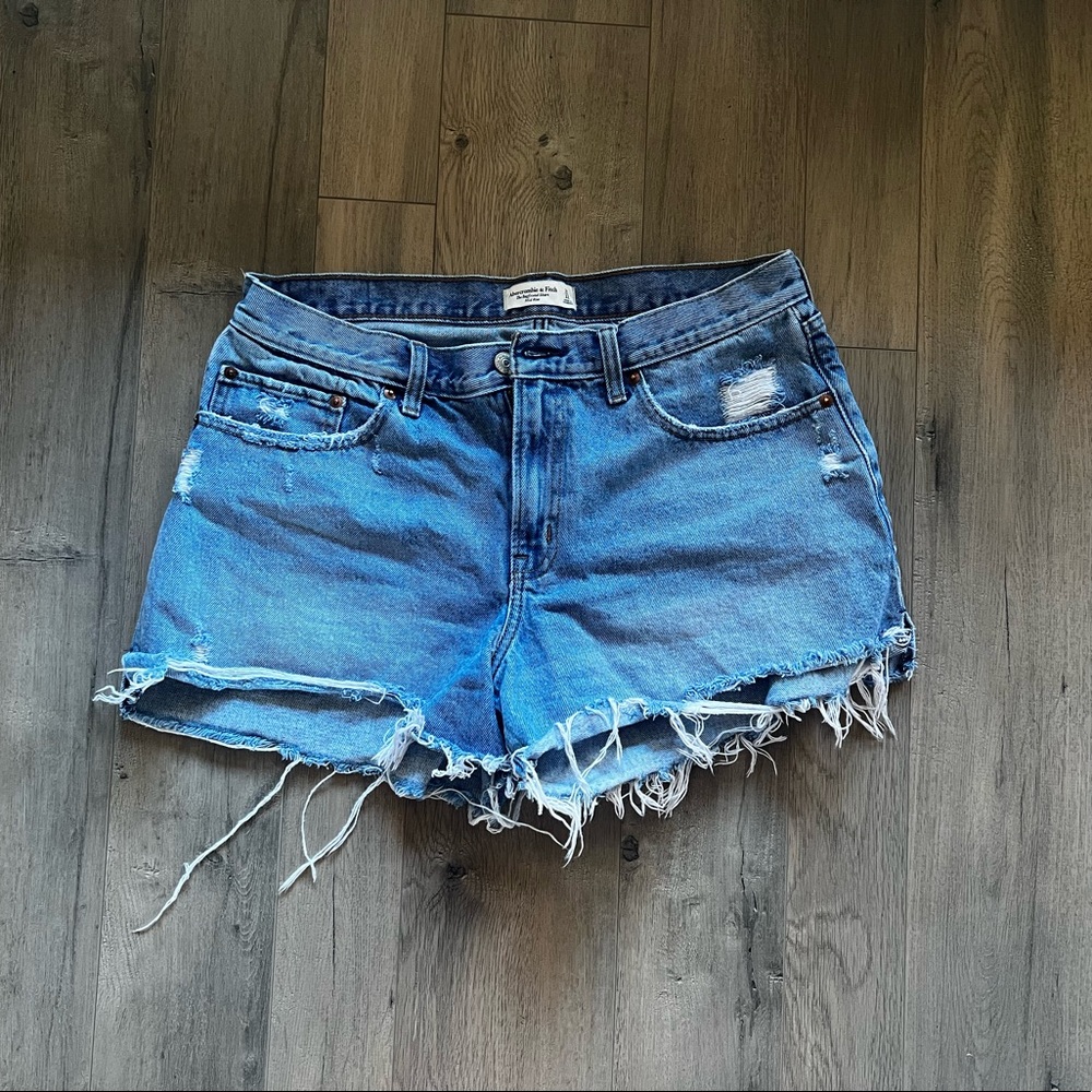 Abercrombie mid rise boyfriend denim shorts